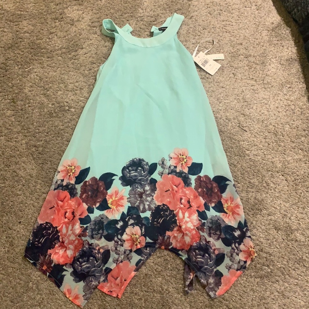 NWT size 10 girls dress.  This dress is beautiful